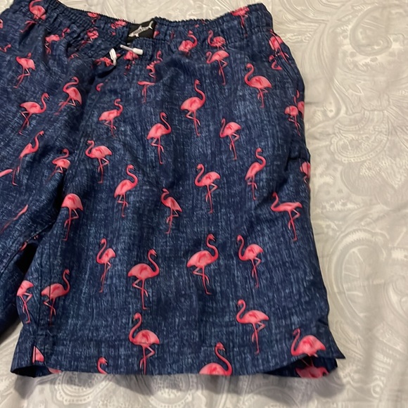 Super cute flamingo swim shorts - Picture 2 of 4